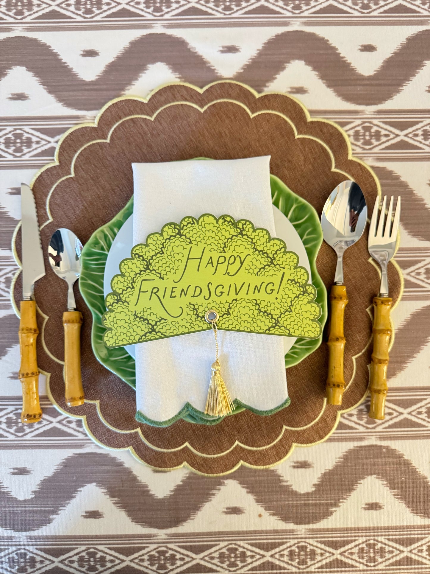 Green Scallop Happy Friendsgiving Plate Round - Set of 4